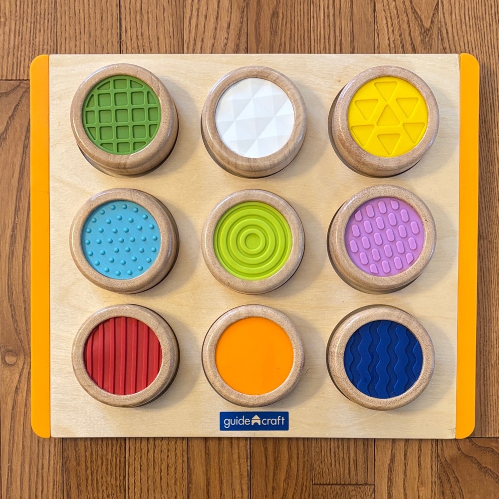 Guide Craft Tactile Search and Match Board - Multicolor